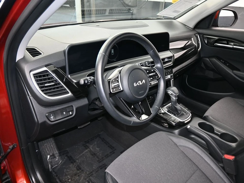 2024 Kia Seltos - Image 10 of 12