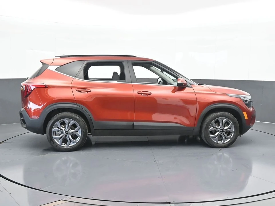2024 Kia Seltos - Image 7 of 12