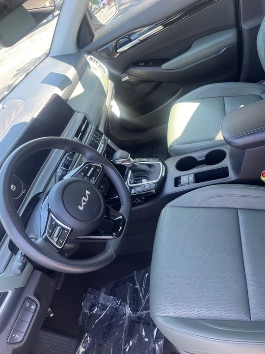2024 Kia Seltos - Image 2 of 12