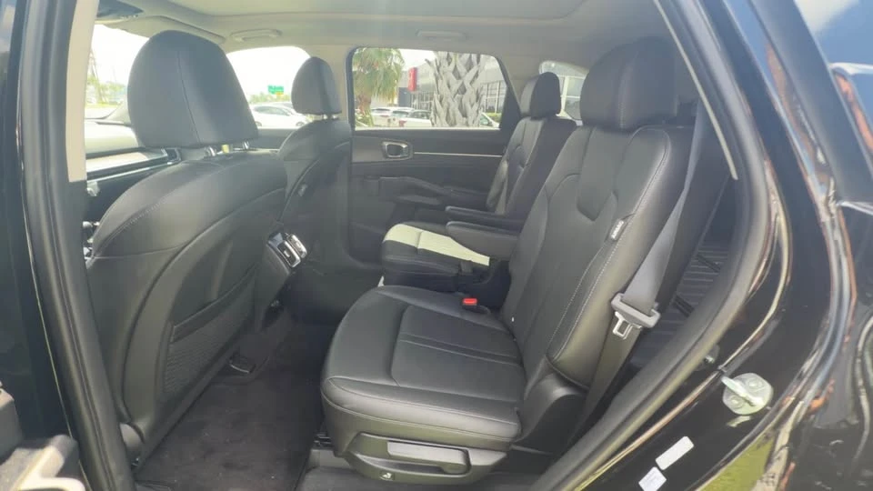 2024 Kia Sorento - Image 10 of 11