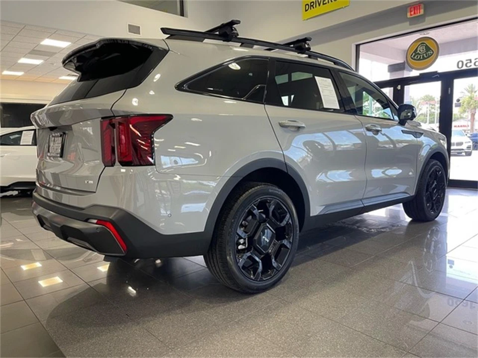 2024 Kia Sorento - Image 5 of 31