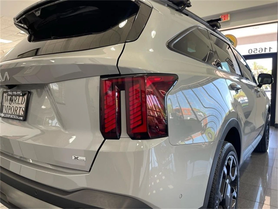 2024 Kia Sorento - Image 17 of 31