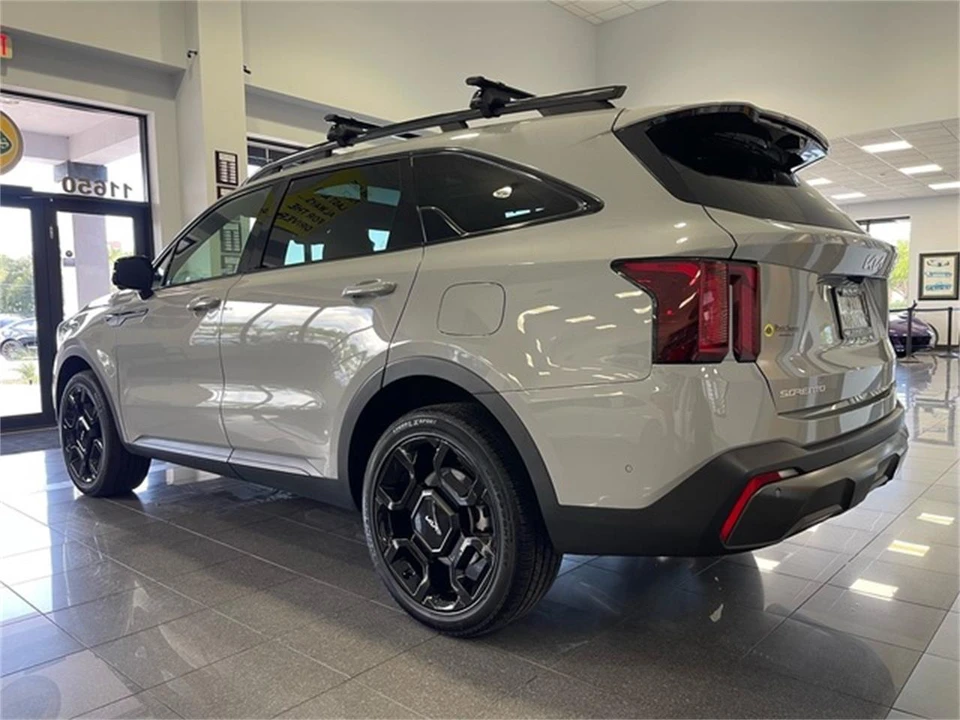 2024 Kia Sorento - Image 3 of 31
