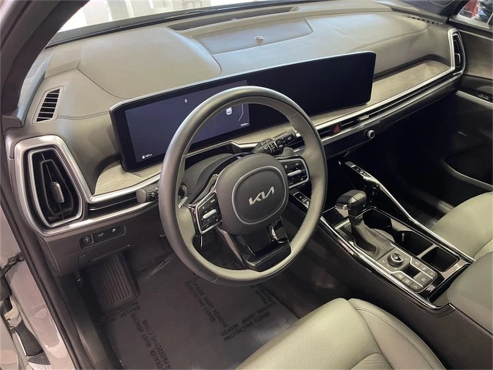 2024 Kia Sorento - Image 25 of 31