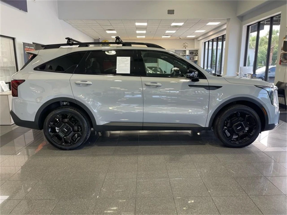 2024 Kia Sorento - Image 6 of 31