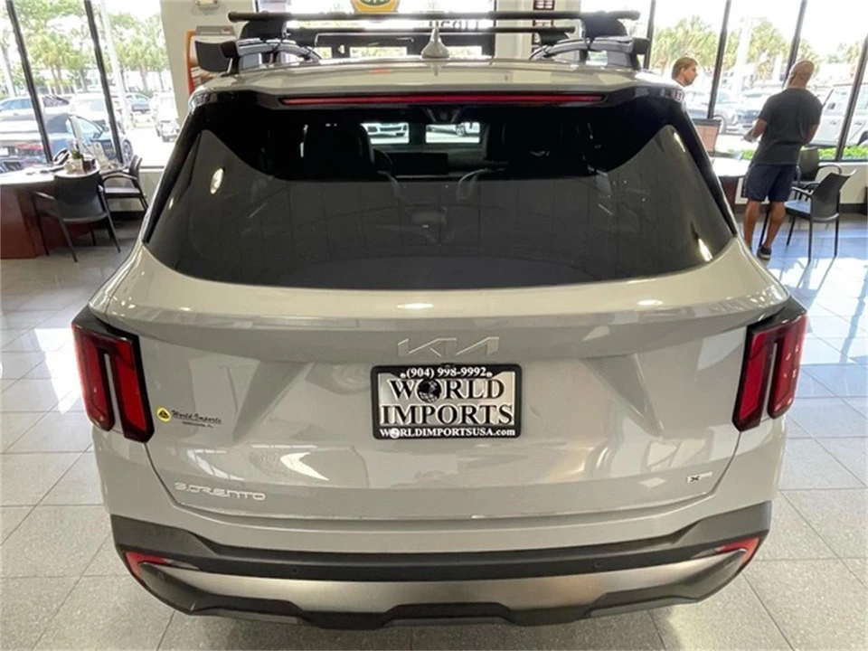 2024 Kia Sorento - Image 4 of 31