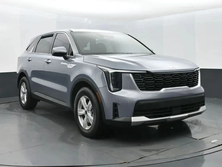 2024 Kia Sorento - Image 2 of 12