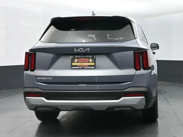 2024 Kia Sorento - Image 8 of 12