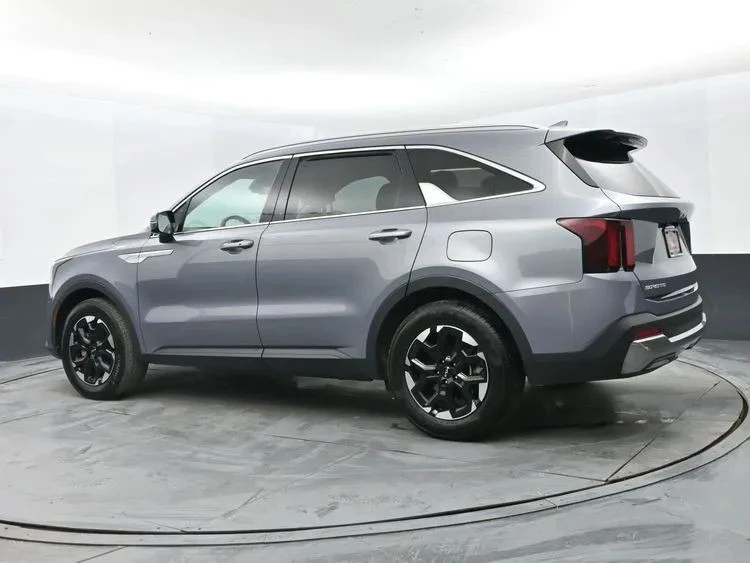 2024 Kia Sorento - Image 9 of 12