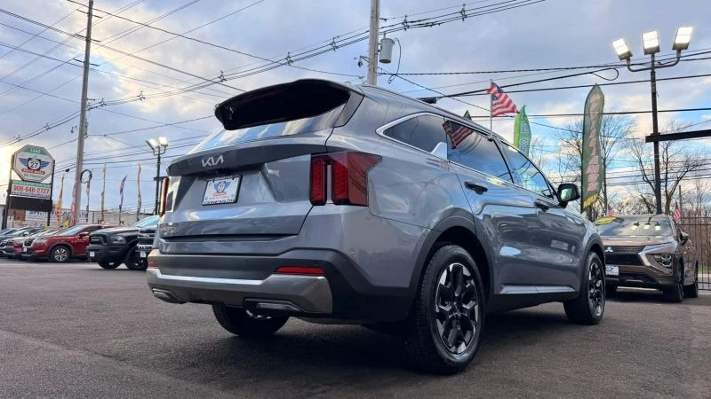 2024 Kia Sorento - Image 9 of 12
