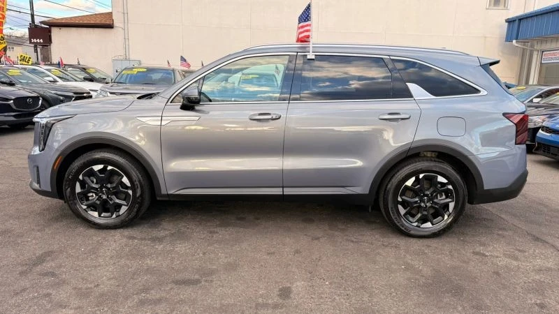 2024 Kia Sorento - Image 10 of 12