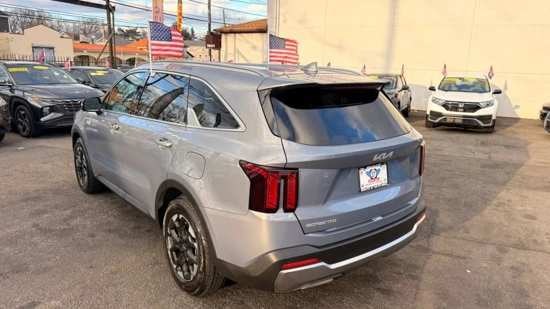 2024 Kia Sorento - Image 5 of 12