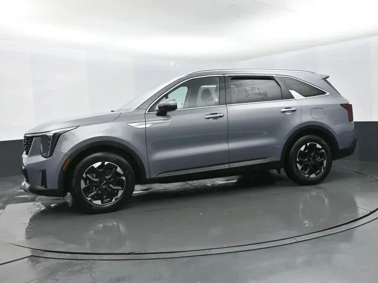 2024 Kia Sorento - Image 5 of 12
