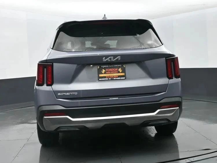 2024 Kia Sorento - Image 8 of 12