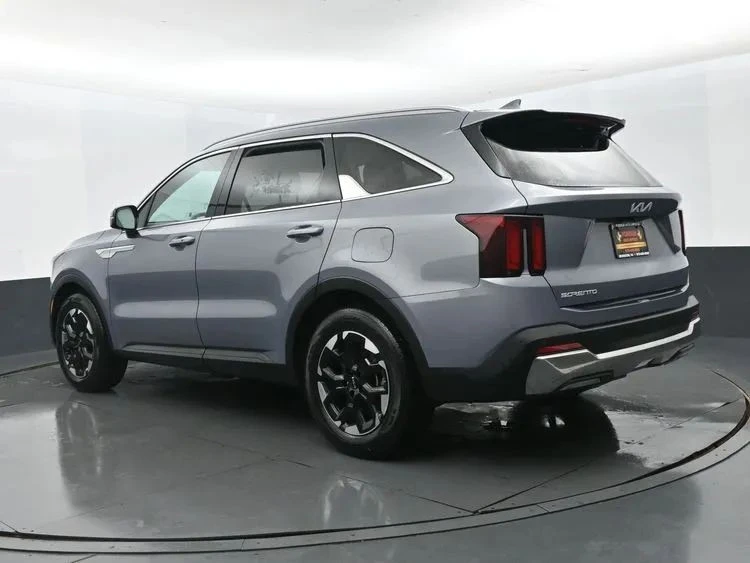 2024 Kia Sorento - Image 9 of 12