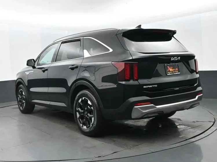 2024 Kia Sorento - Image 9 of 12