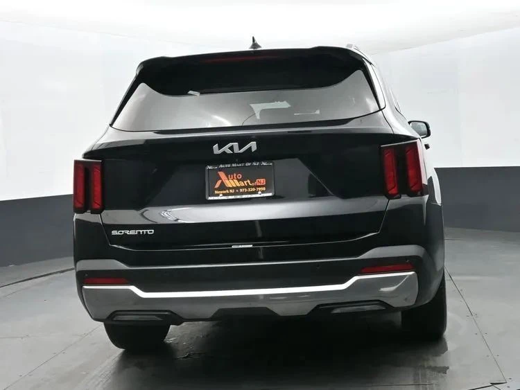 2024 Kia Sorento - Image 8 of 12