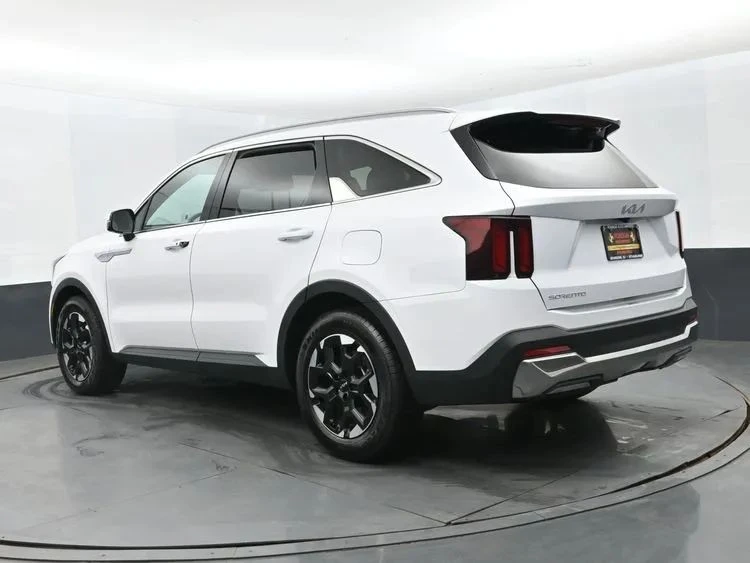 2024 Kia Sorento - Image 9 of 12