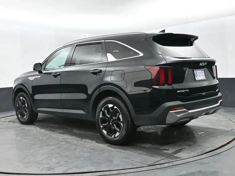 2024 Kia Sorento - Image 9 of 12
