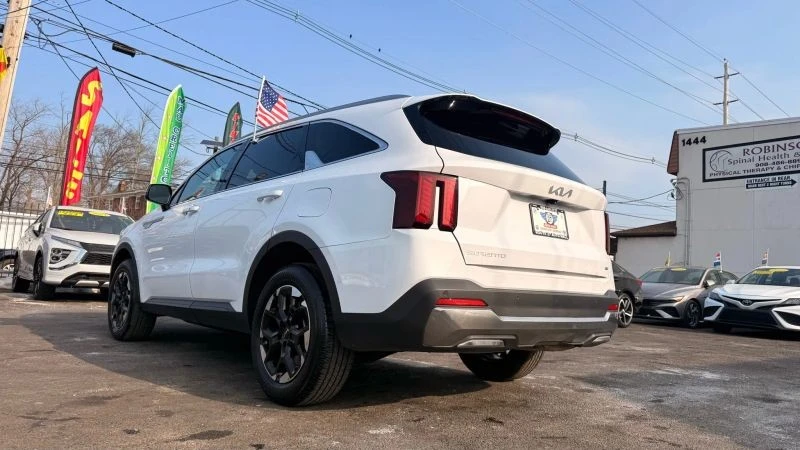 2024 Kia Sorento - Image 8 of 12