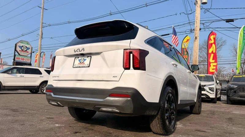 2024 Kia Sorento - Image 9 of 12