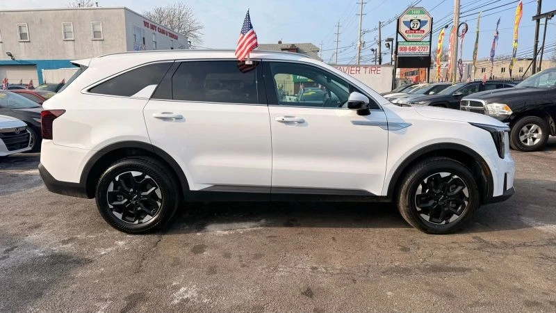 2024 Kia Sorento - Image 11 of 12