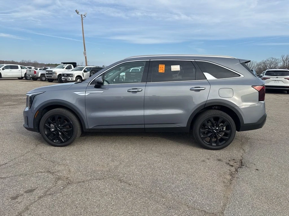 2024 Kia Sorento - Image 2 of 7