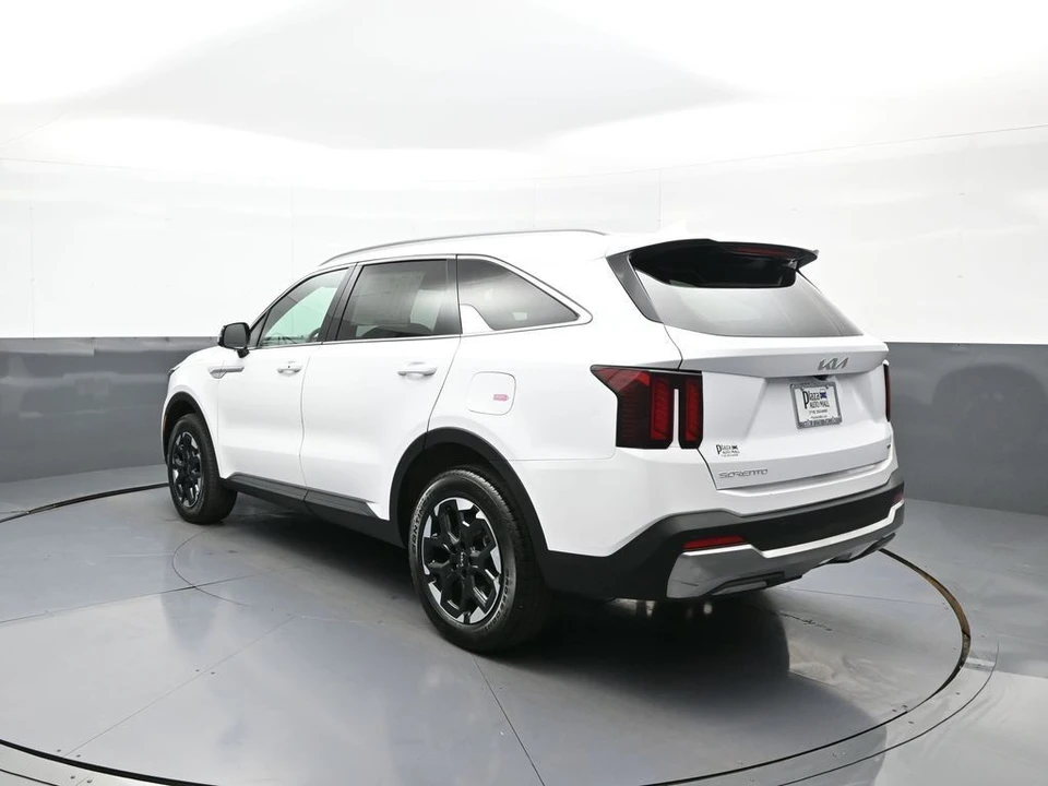 2024 Kia Sorento - Image 8 of 21