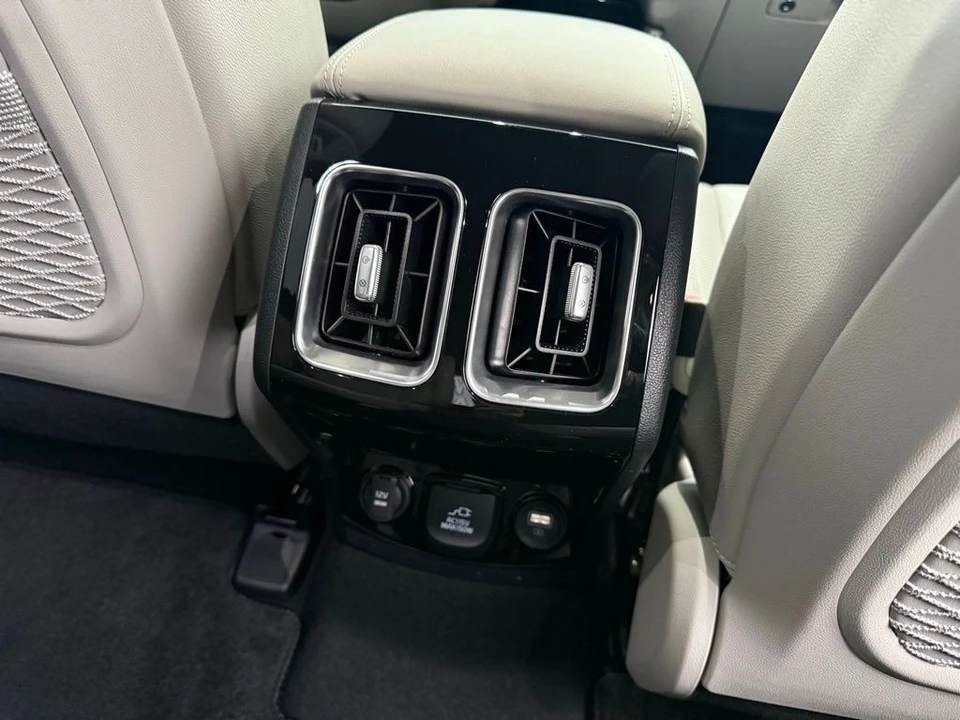 2024 Kia Sorento - Image 13 of 21