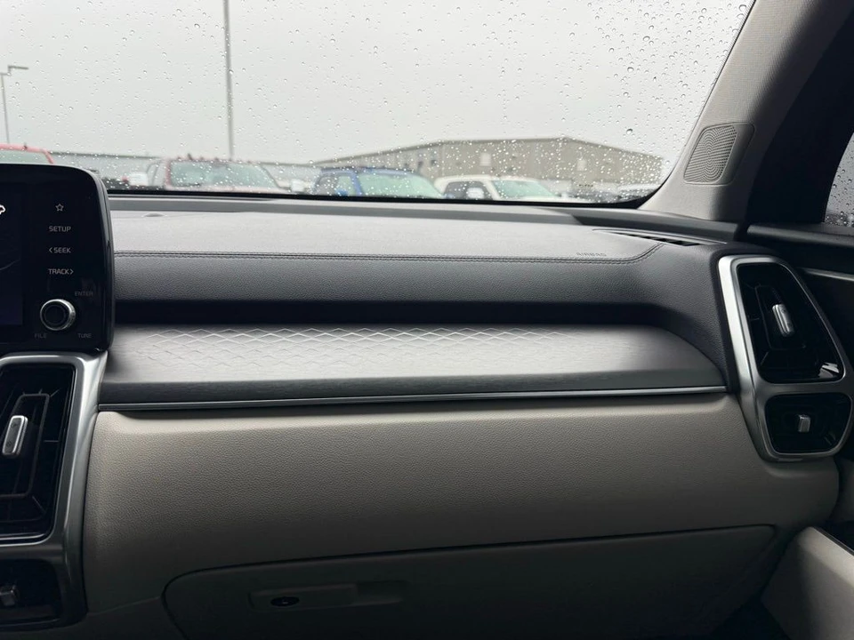2024 Kia Sorento - Image 15 of 21