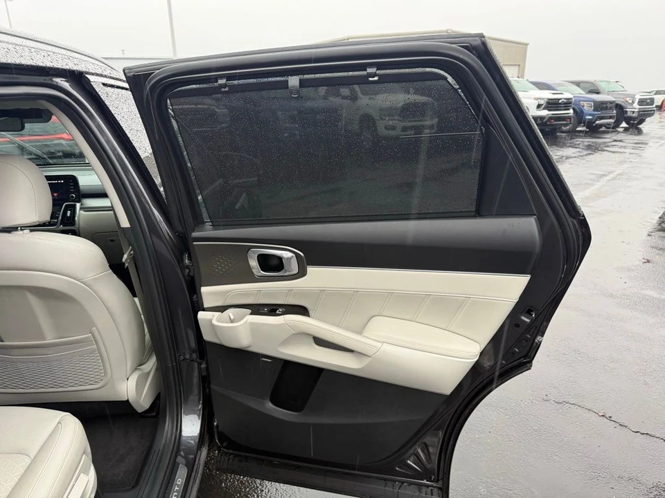 2024 Kia Sorento - Image 10 of 21