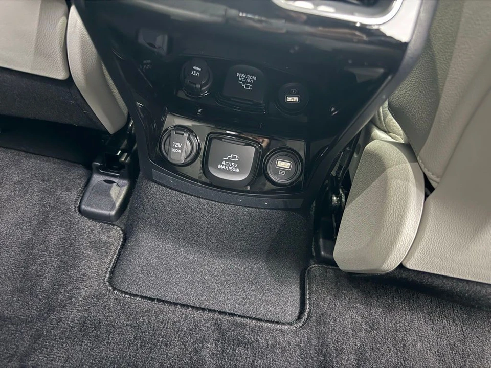 2024 Kia Sorento - Image 12 of 21