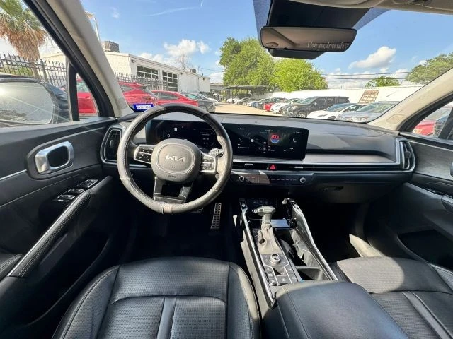 2024 Kia Sorento - Image 2 of 8