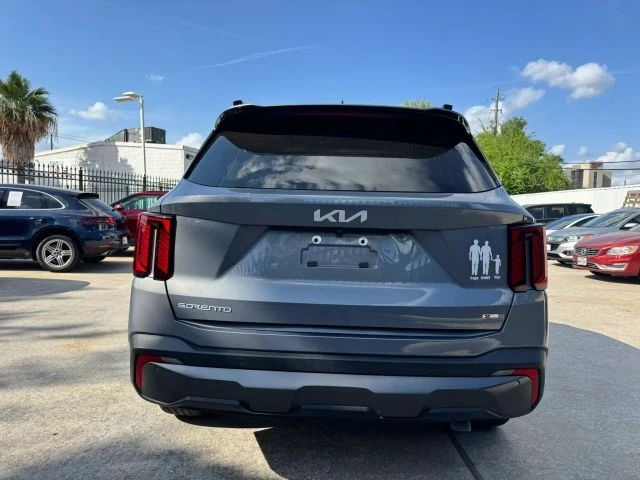 2024 Kia Sorento - Image 5 of 8