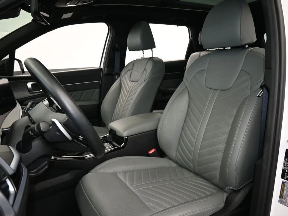 2024 Kia Sorento - Image 10 of 12