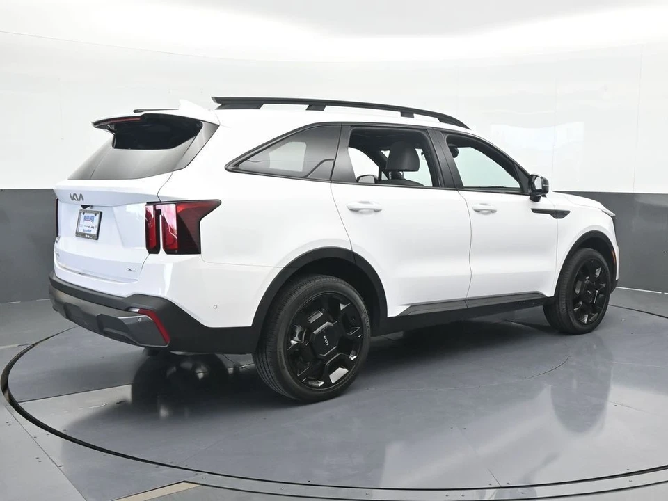 2024 Kia Sorento - Image 6 of 12