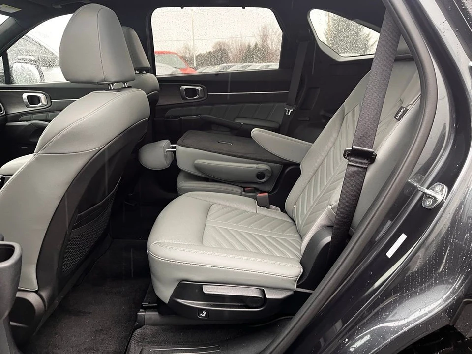 2024 Kia Sorento - Image 11 of 12