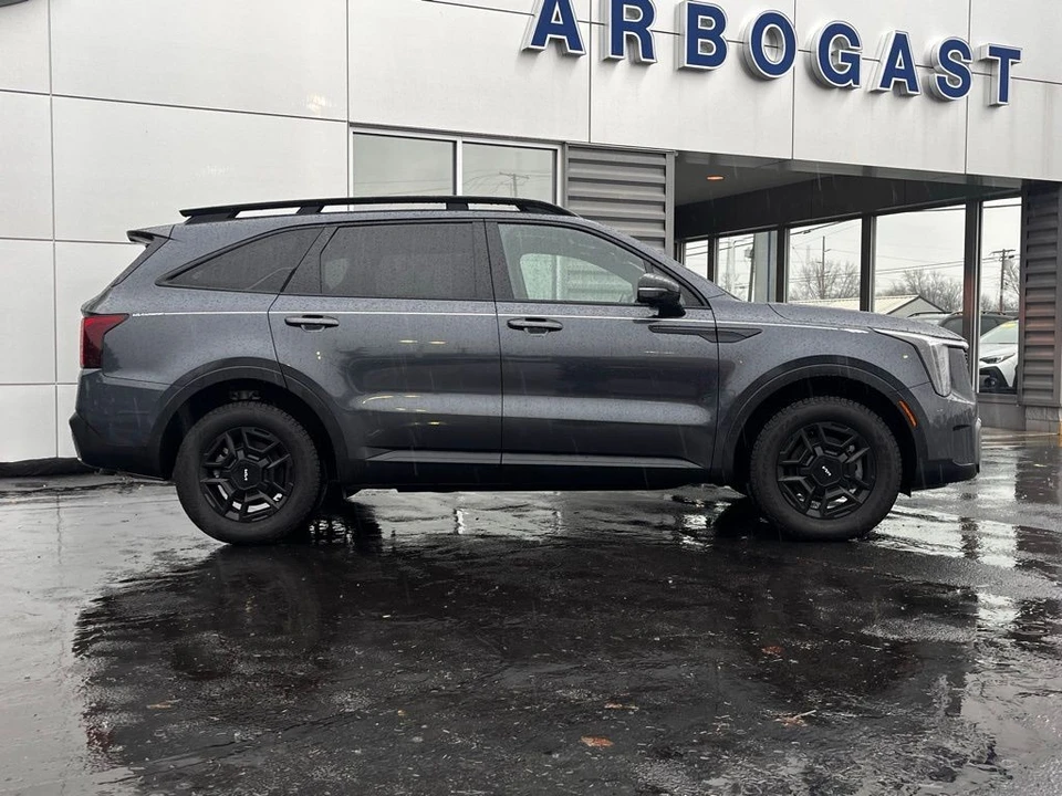 2024 Kia Sorento - Image 2 of 12