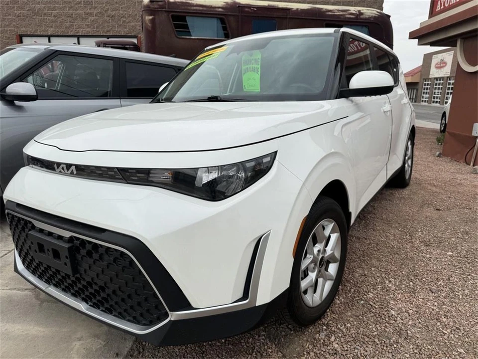 2024 Kia Soul - Image 2 of 15