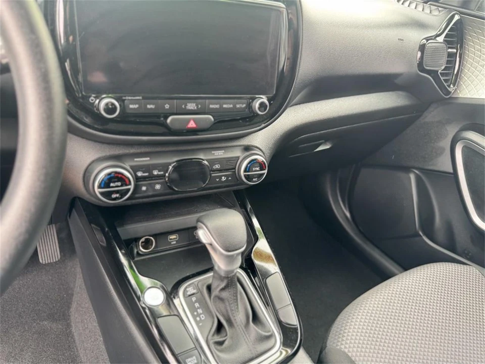 2024 Kia Soul - Image 10 of 15