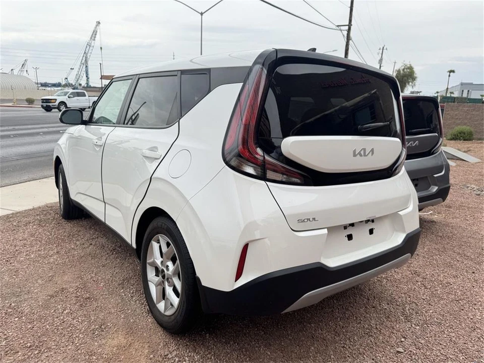 2024 Kia Soul - Image 6 of 15
