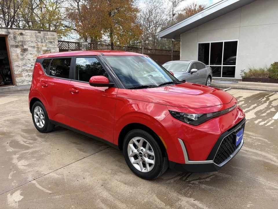 2024 Kia Soul - Image 2 of 21