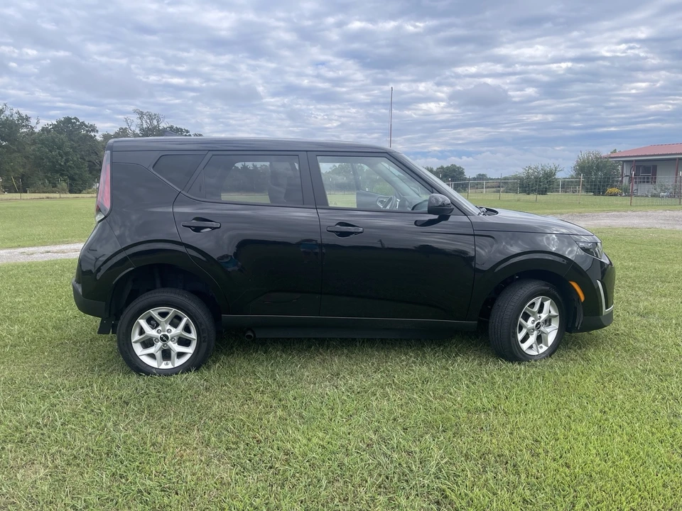 2024 Kia Soul - Image 2 of 9