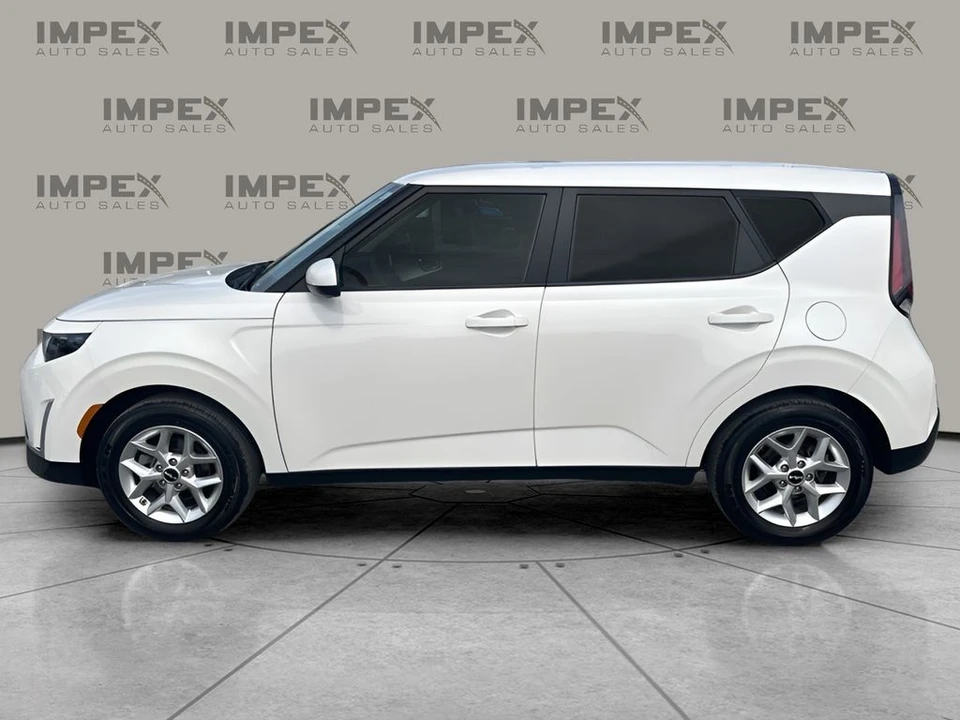 2024 Kia Soul - Image 2 of 12