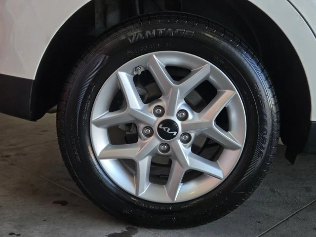 2024 Kia Soul - Image 5 of 12