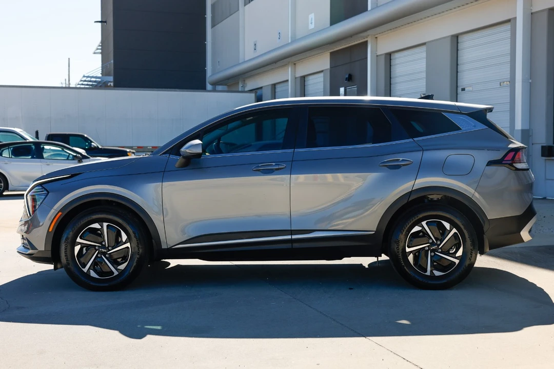 2024 Kia Sportage - Image 4 of 12