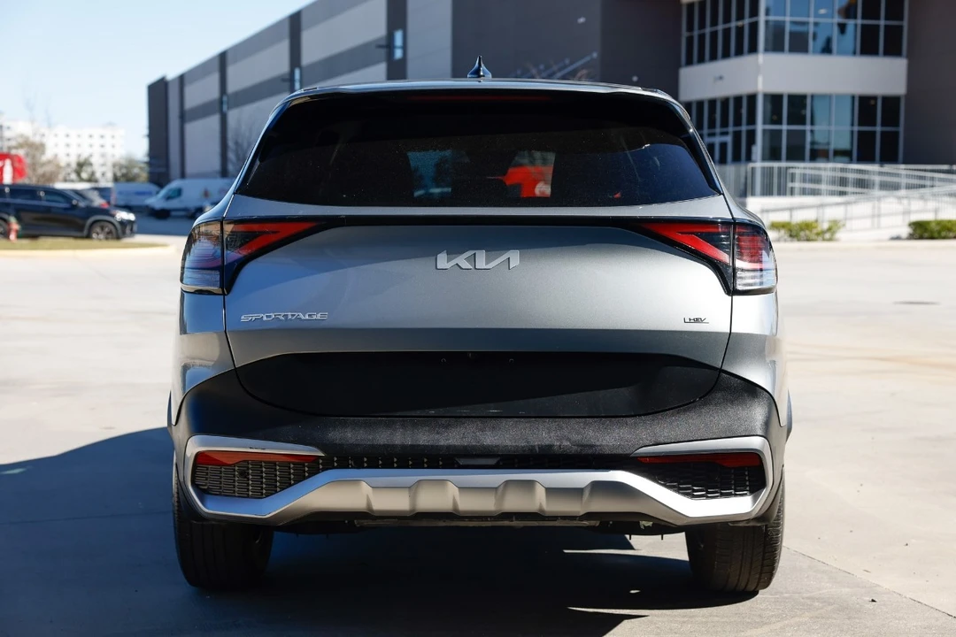 2024 Kia Sportage - Image 8 of 21