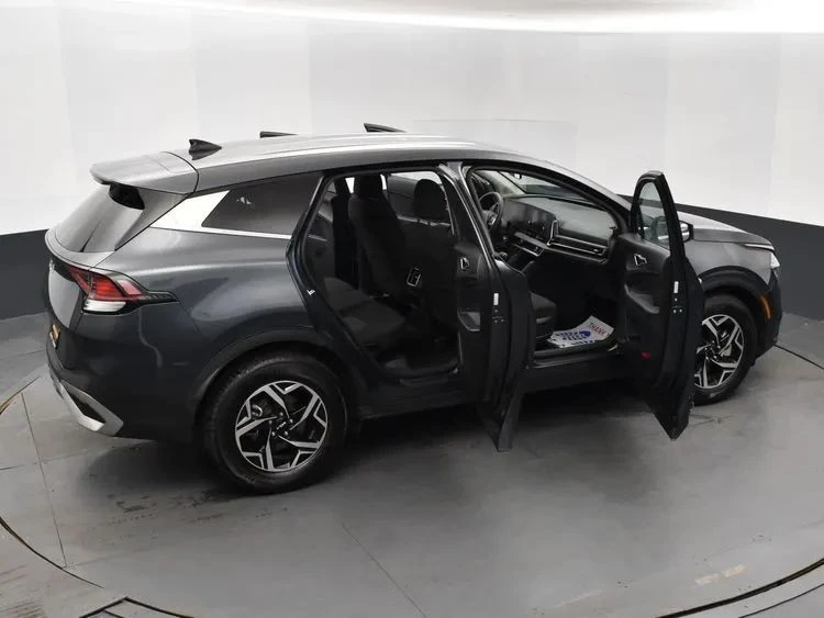 2024 Kia Sportage - Image 6 of 12