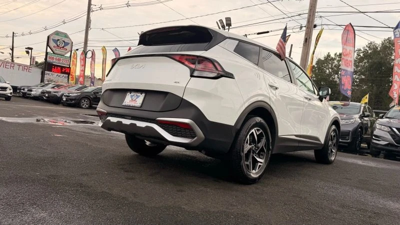 2024 Kia Sportage - Image 9 of 12