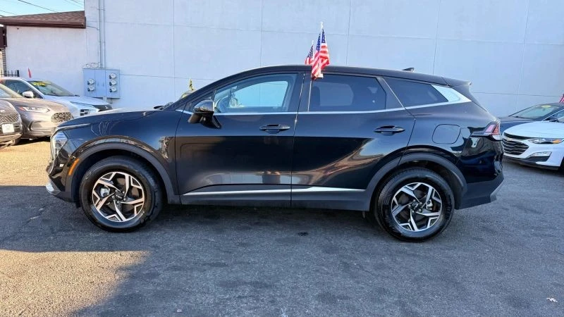 2024 Kia Sportage - Image 10 of 12